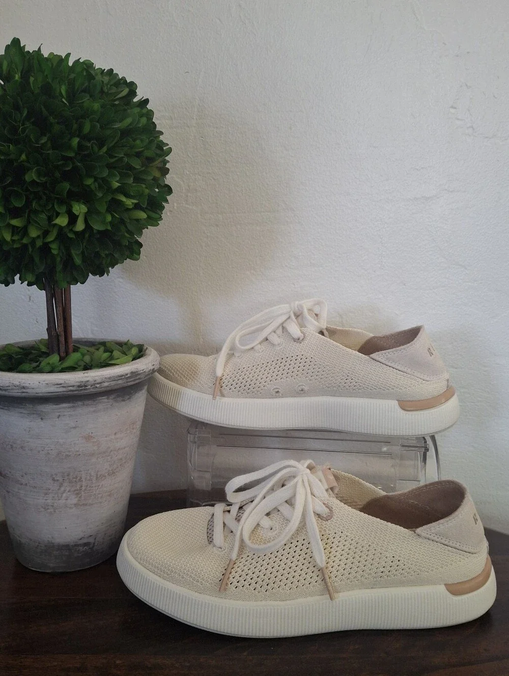 Reef Women's Neptune Sneakers Size 7.5. - Picture 1 of 10
